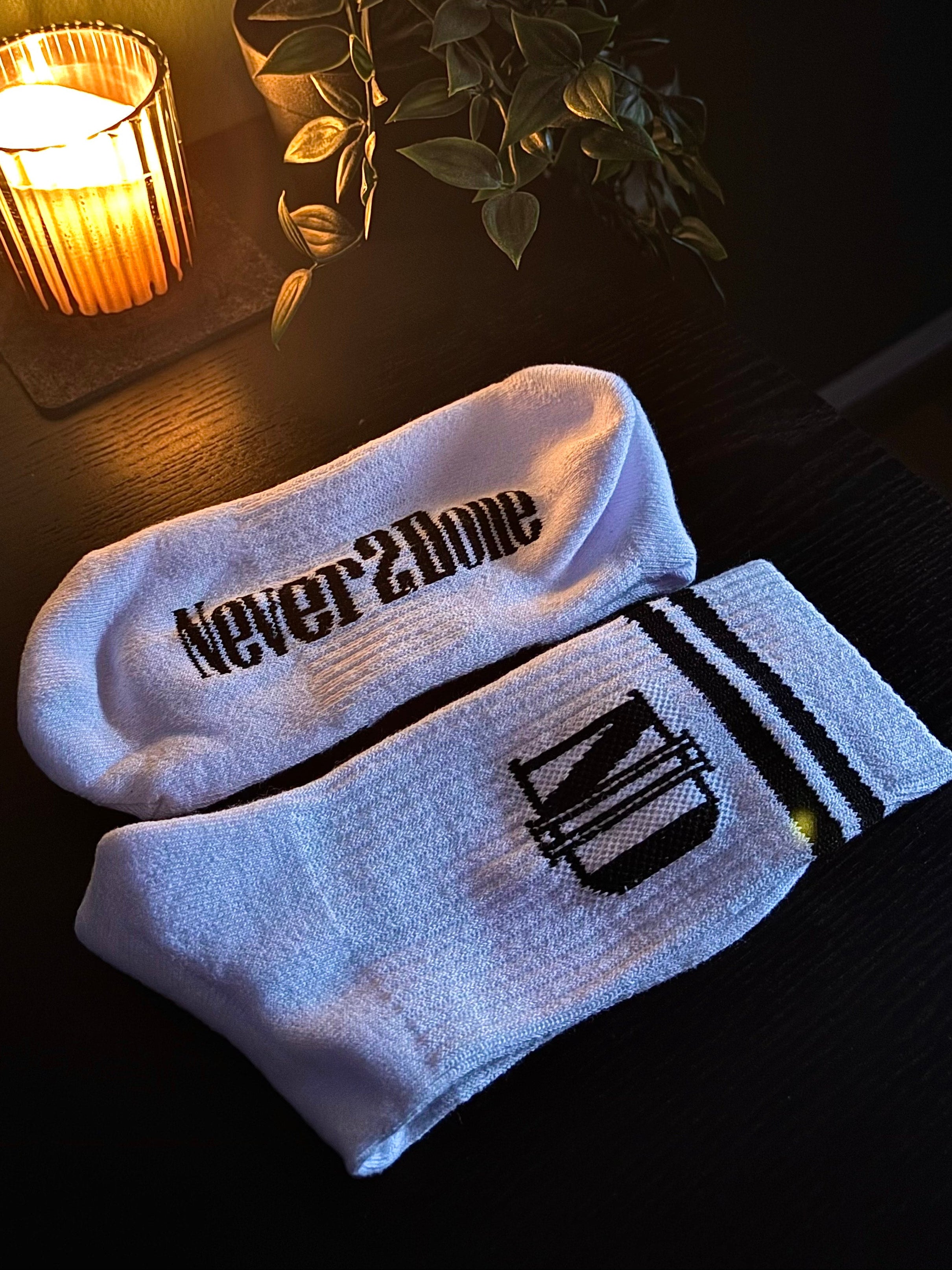 Never2Done Crew-Socken lang
